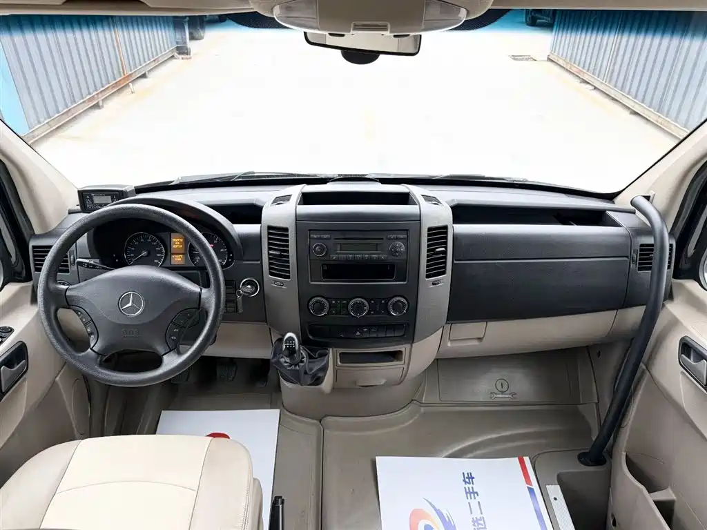 Mercedes-Benz Sprinter 2012 2.1T Zunlv Medium Wheelbase Edition фото 8