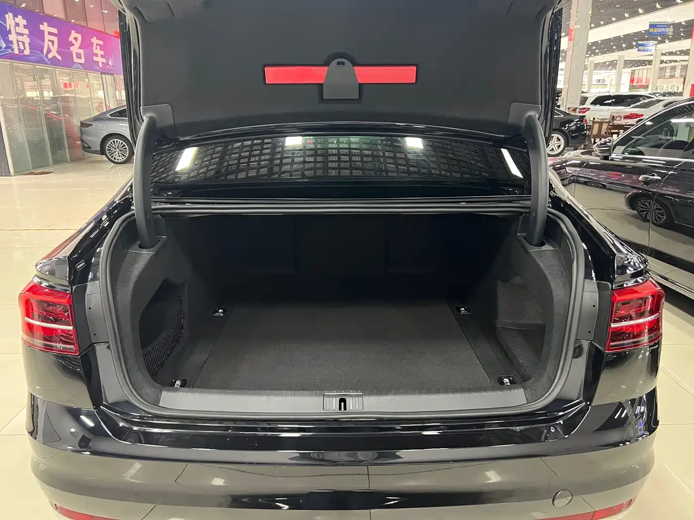 Volkswagen Phideon 2021 380TSI Luxury Edition фото 14