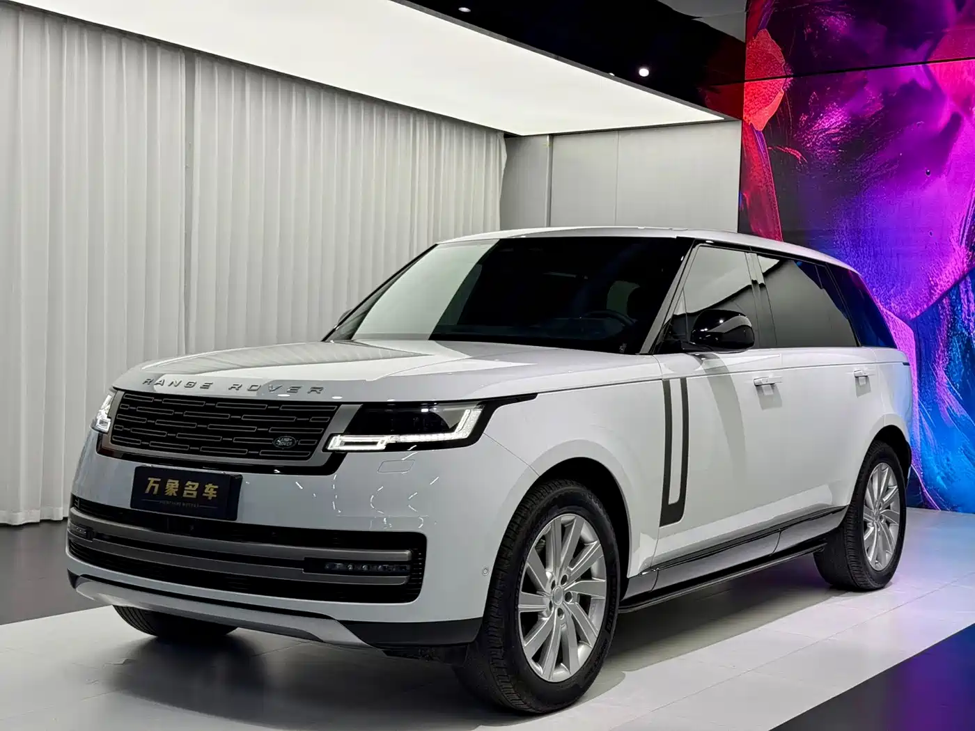 Land Rover Range Rover 2024 3.0 L6 400PS Golden Age Extended 7-Seater
