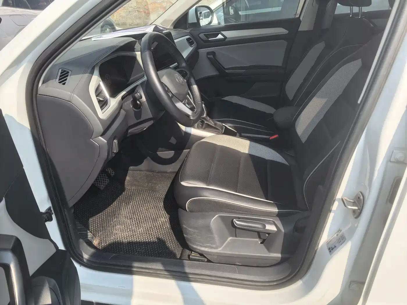Фото 4 - Volkswagen T-ROC