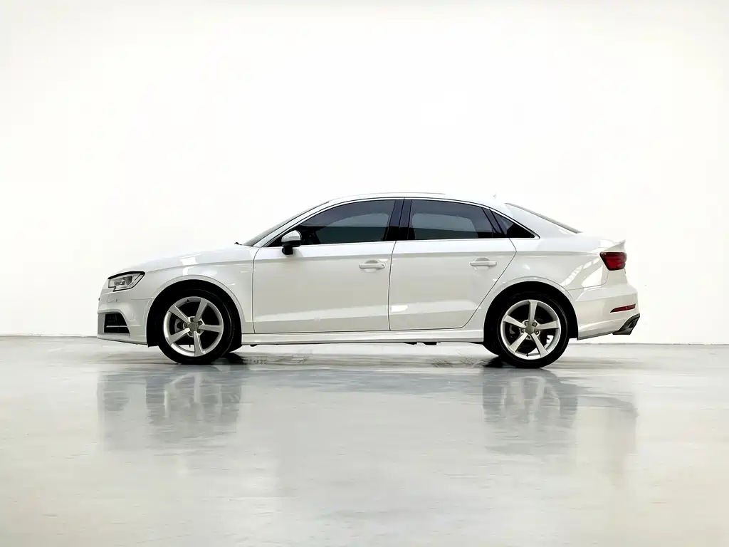Audi A3 2018 30th Anniversary Limousine 35 TFSI Fashion фото 3