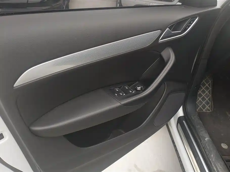 Audi Q3 2015 35 TFSI Millionth Anniversary Comfort фото 7