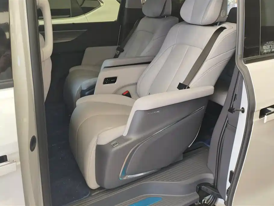 Buick GL8 2025 Land Honor Premium Edition фото 11