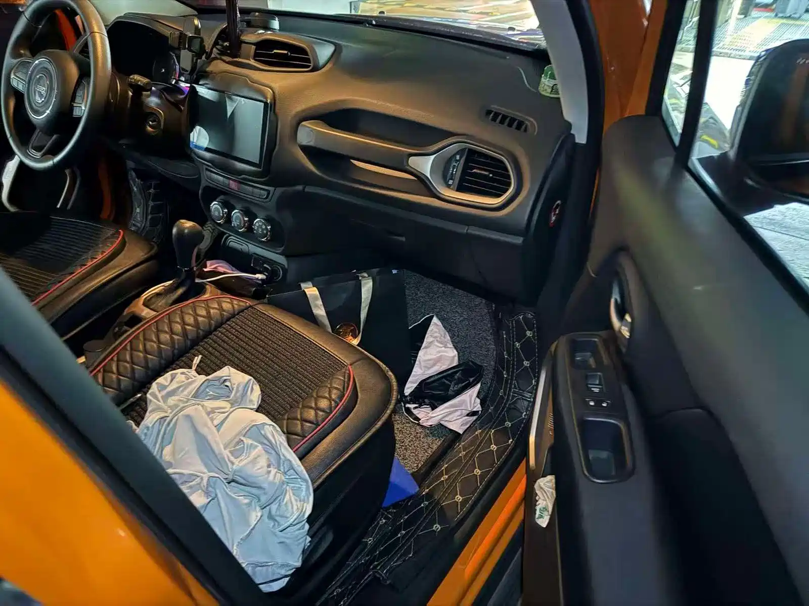 Photo 3 - Jeep Renegade