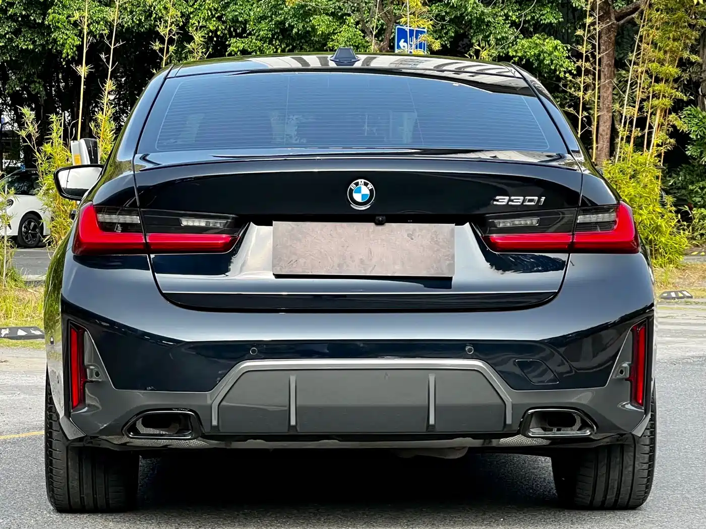 BMW 3 Series 2024 330i M Sport Shadowline Package фото 4