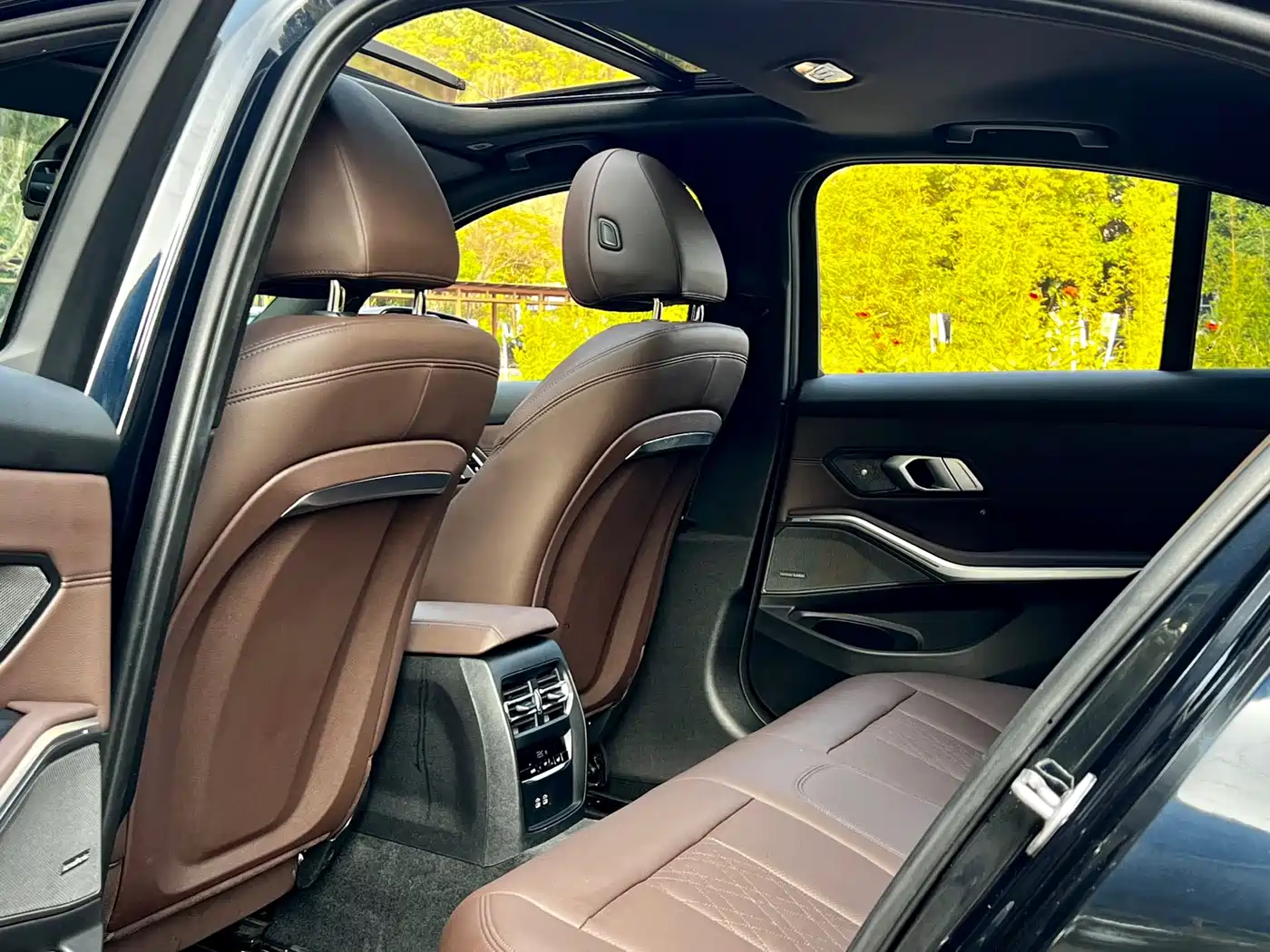 BMW 3 Series 2024 330i M Sport Shadowline Package фото 16