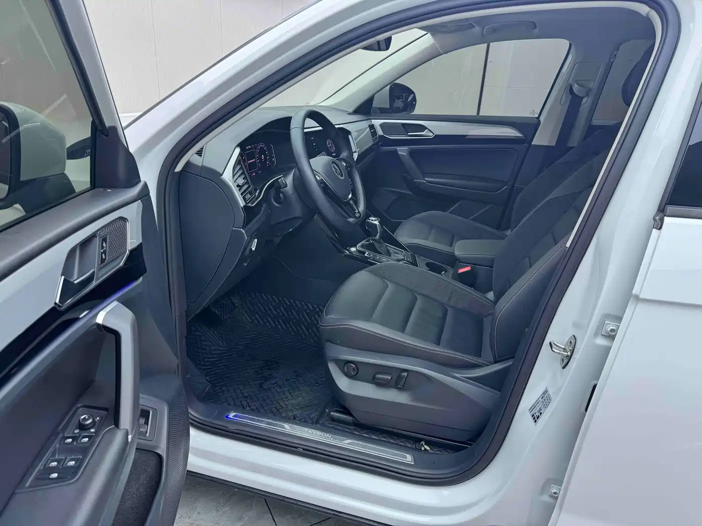 Volkswagen Tayron 2022 280TSI 2WD Luxury Smart Connect Edition фото 7