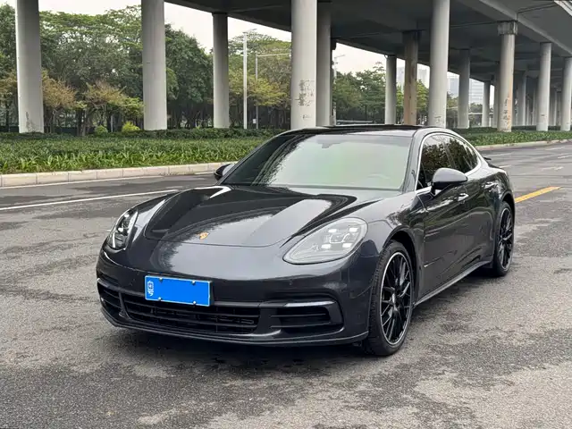 PORSCHE PANAMERA