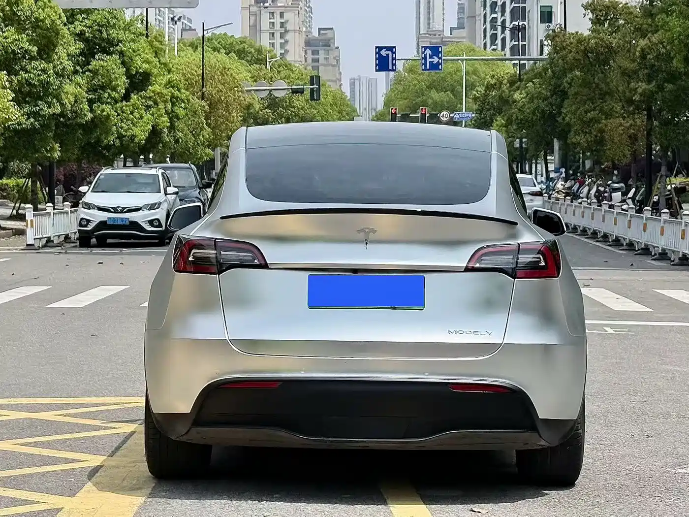TESLA MODEL Y