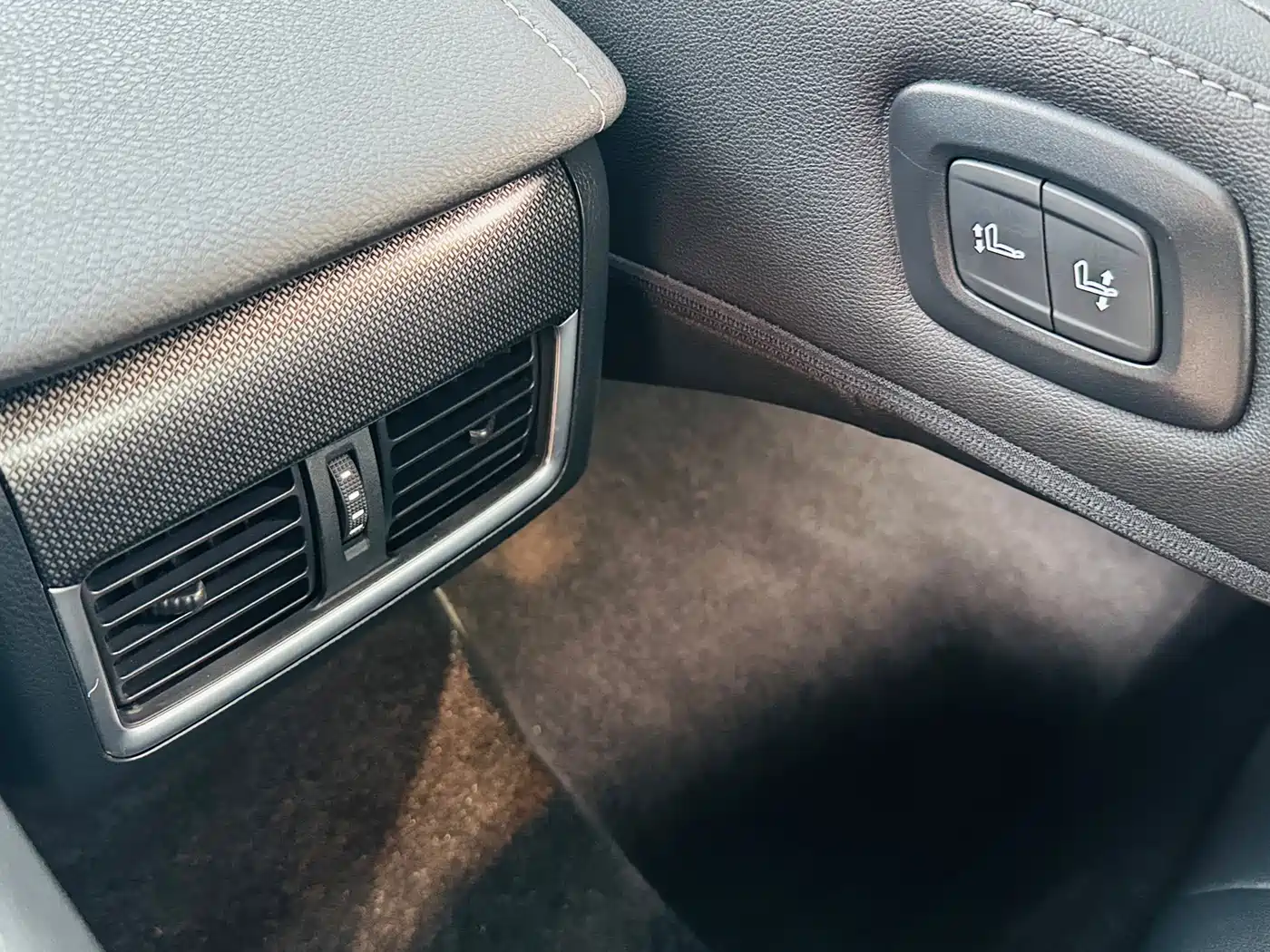 Toyota Camry 2022 2.0S Knight Edition фото 18