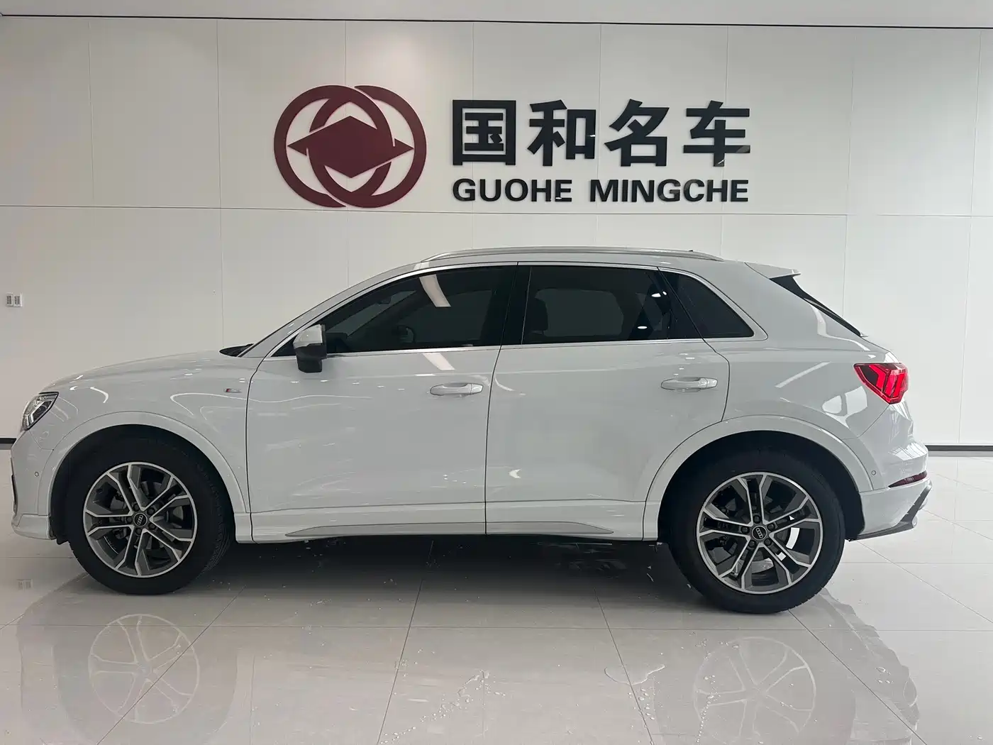 Фото 6 - Audi Q3