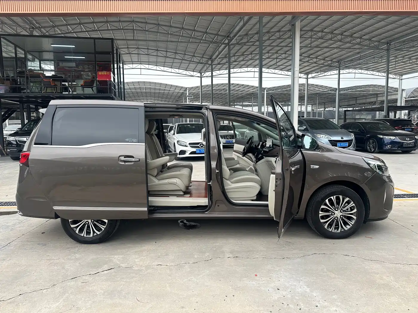 Buick GL8 2021 Land Business Class 652T Luxury фото 19