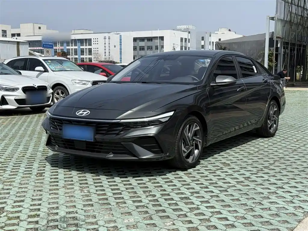 Hyundai Elantra 2023 Model 1.5L CVT LUX Premium Edition фото 2