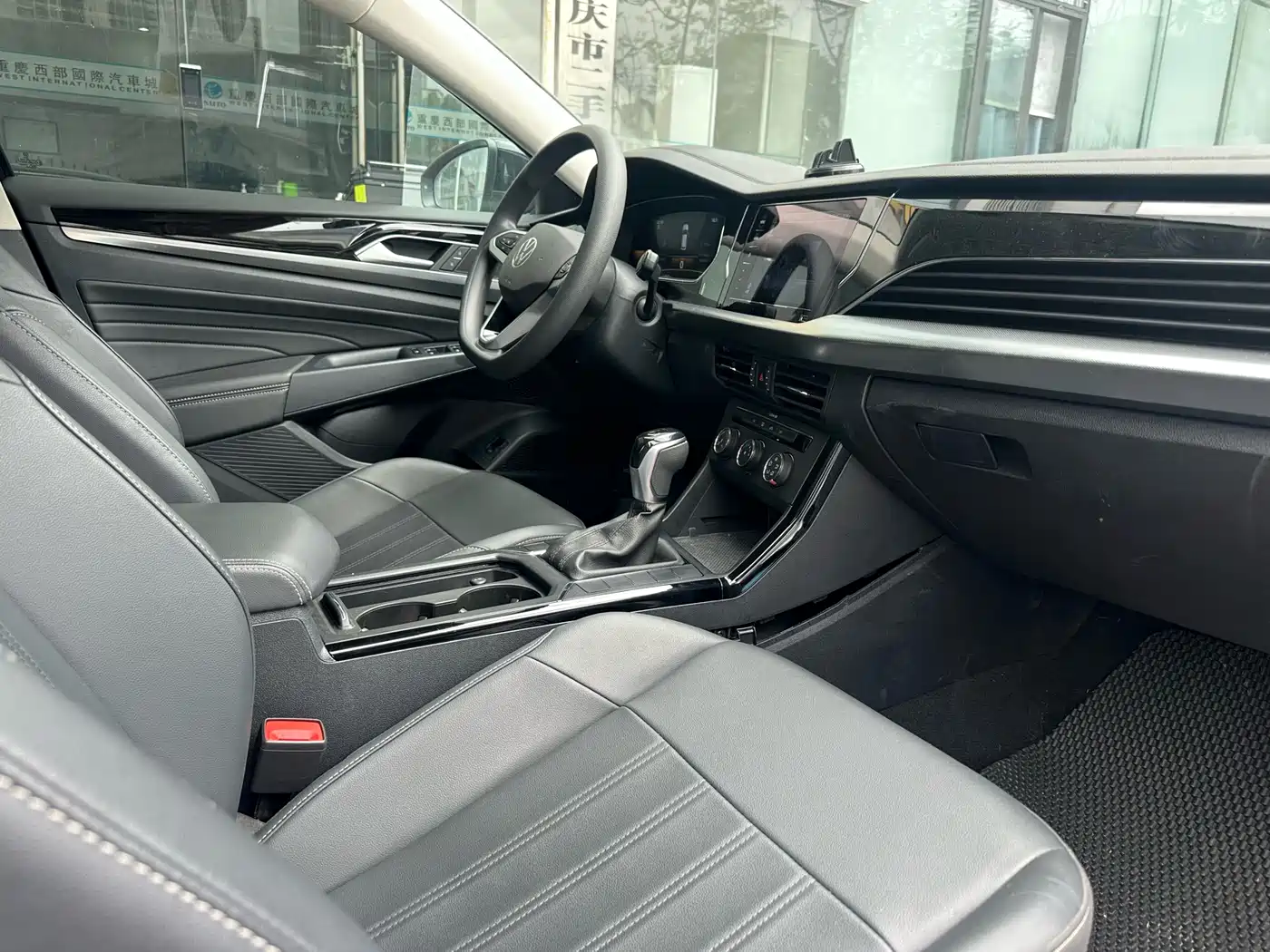 Volkswagen Passat 2025 Outstanding 280TSI Business Edition фото 14