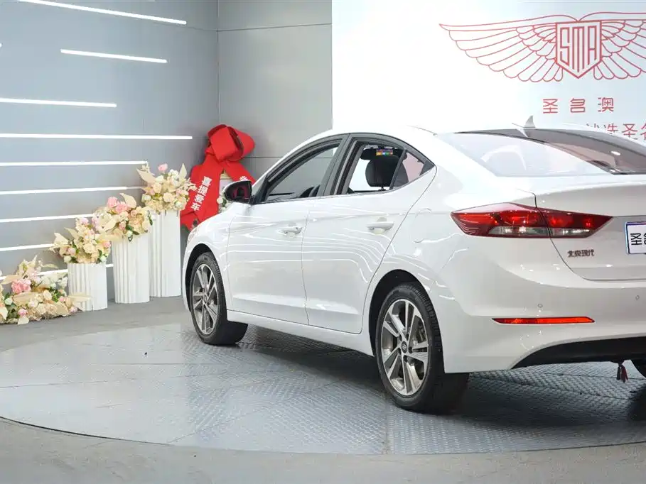 Hyundai Elantra 2016 Model 1.6L Automatic Smart Elite фото 2