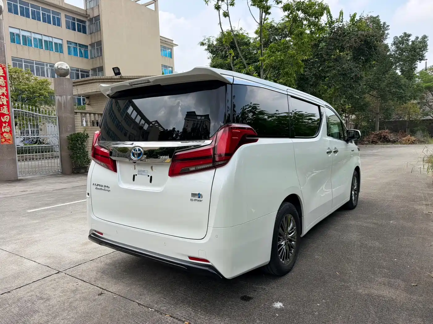 Фото 7 - Toyota Alphard