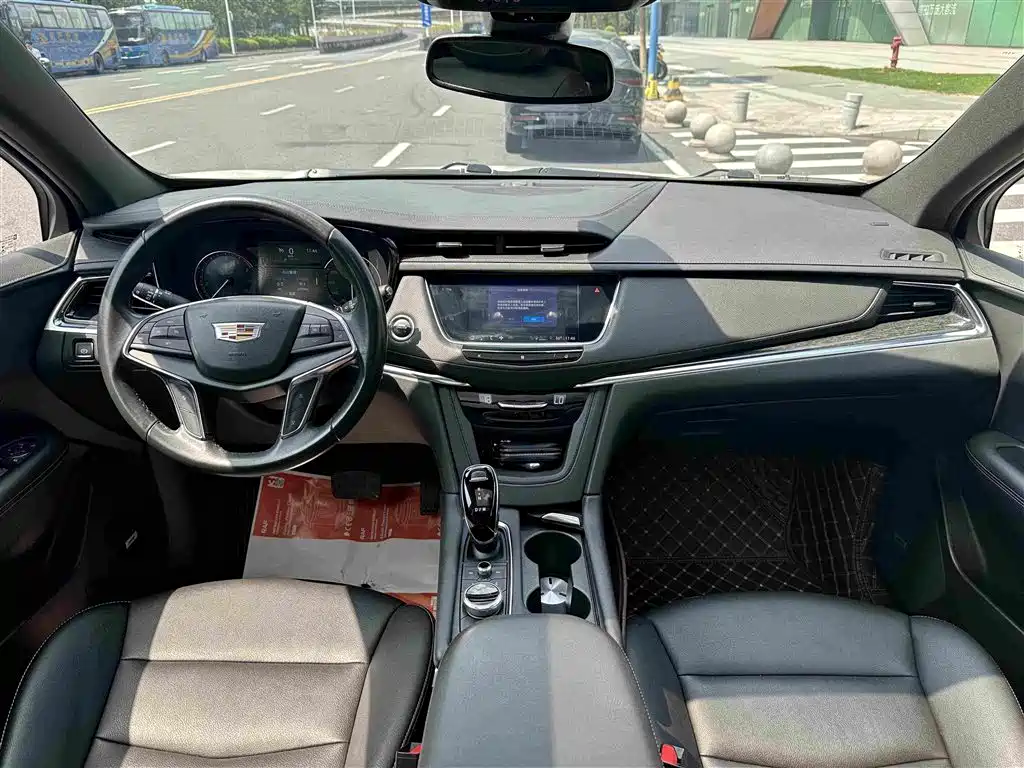 Photo 5 - Cadillac XT5