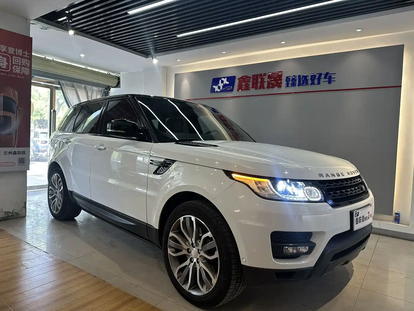 Land Rover Range Rover Sport 2014 3.0 SC V6 HSE DYNAMIC фото 3