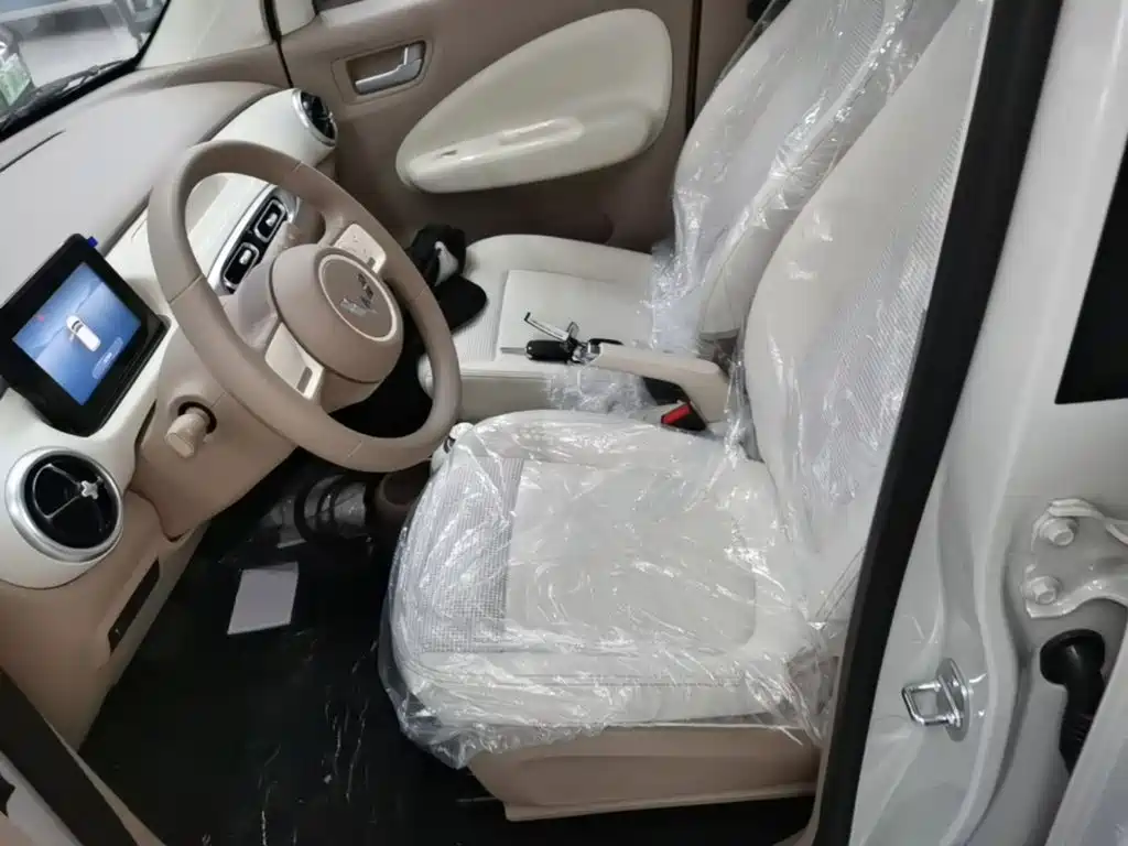 Wuling Motors Hongguang MINIEV 2025 4-Door Advanced 15