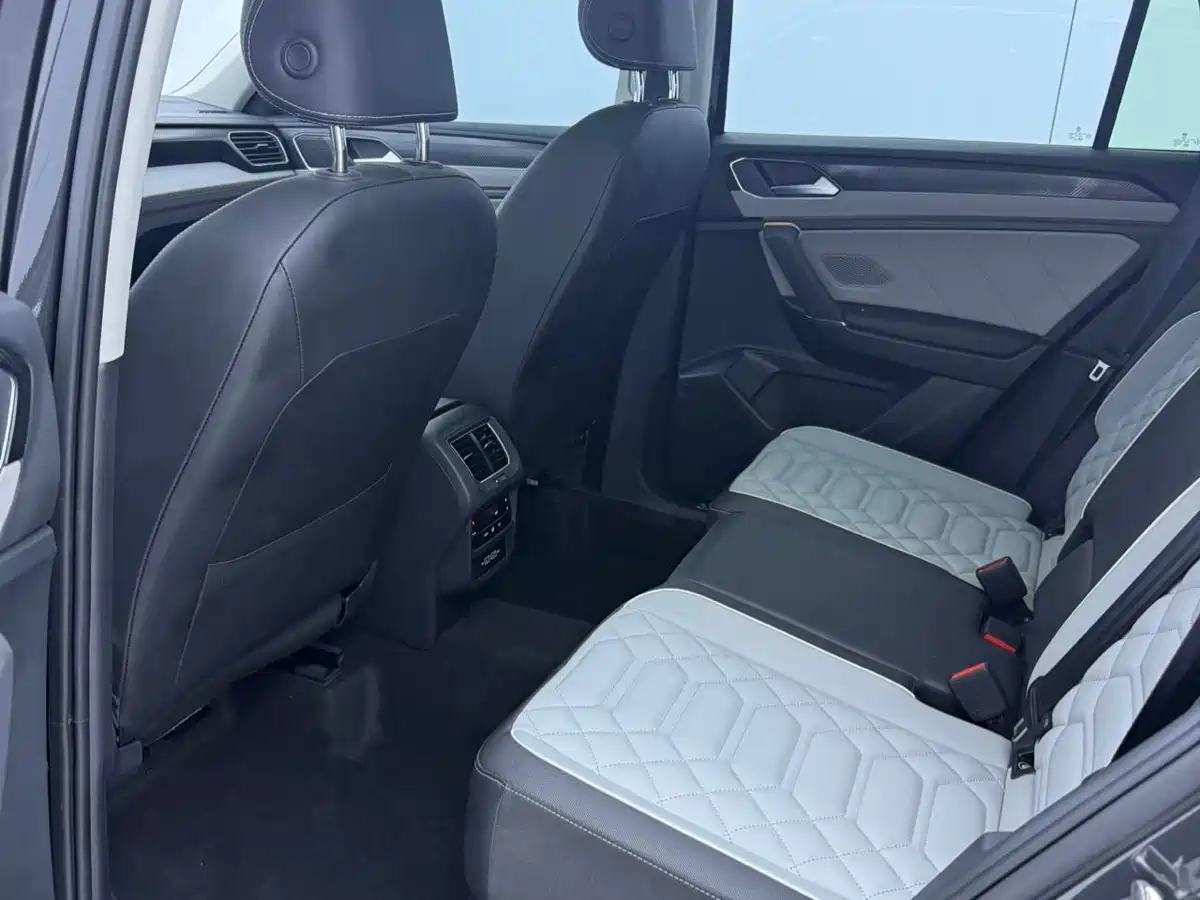 Volkswagen Tayron 2023 280TSI 2WD Luxury Plus Advanced Edition фото 13