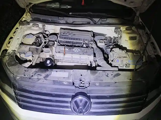 Volkswagen Bora 2014 1.6L Manual Fashion — фото 3
