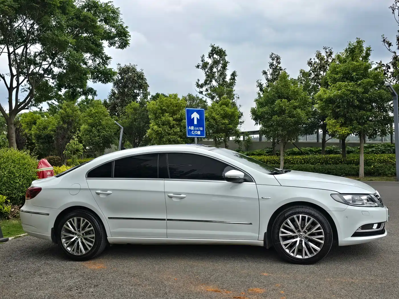 Volkswagen FAW-Volkswagen CC 2016 Model 1.8TSI Luxury фото 4