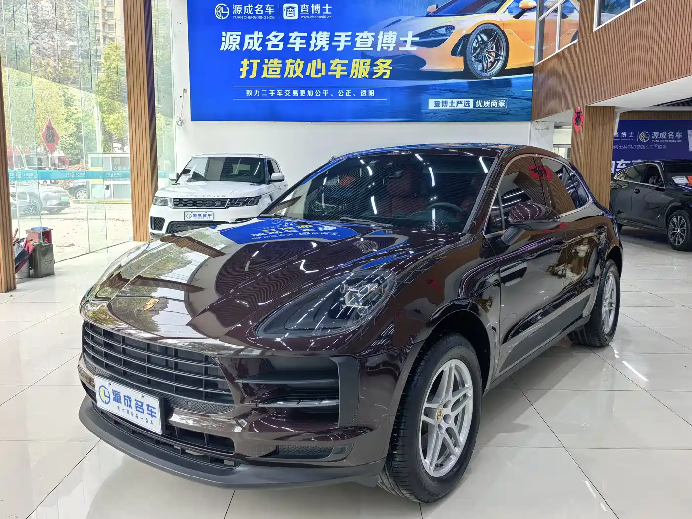 PORSCHE MACAN
