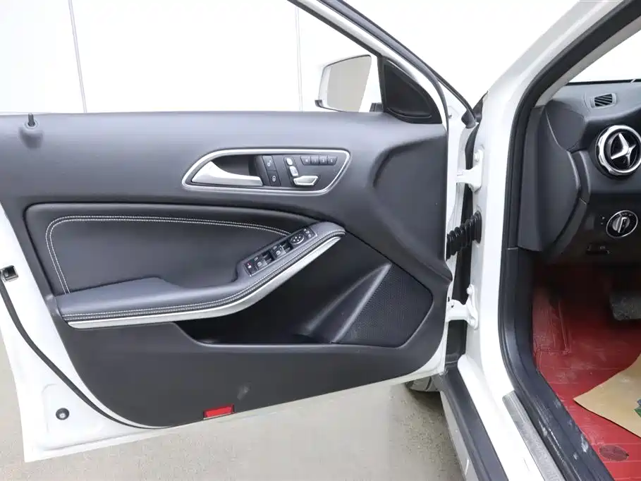 Mercedes-Benz GLA 2017 GLA 220 4MATIC Fashion фото 11