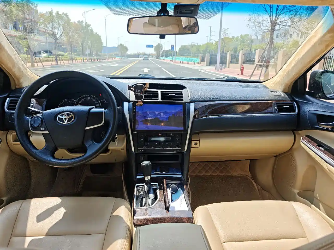 Toyota Camry 2016 2.0E 10th Anniversary Elite Edition фото 5