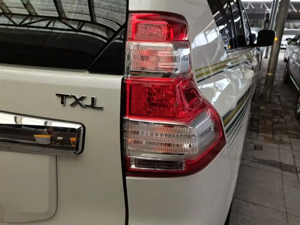 Toyota Prado 2016 2.7L Auto Luxury Edition фото 8