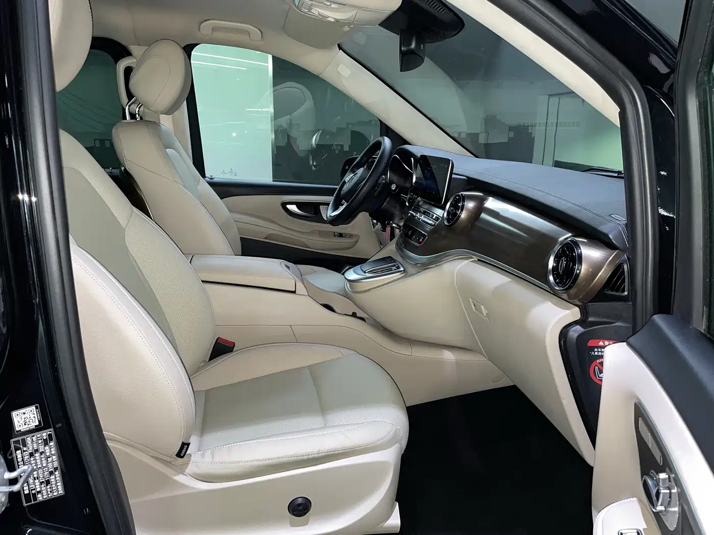 Mercedes-Benz V-Class 2020 Model V 260 L Long Wheelbase Luxury фото 6
