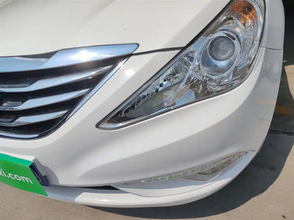 Hyundai Sonata 2015 Classic 2.0L Automatic Luxury Edition фото 24