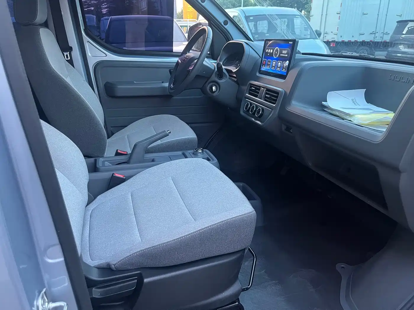 Wuling Motors Wuling Yangguang 2026 2026 Model 440km Passenger Van Comfort Version (6-Seater)