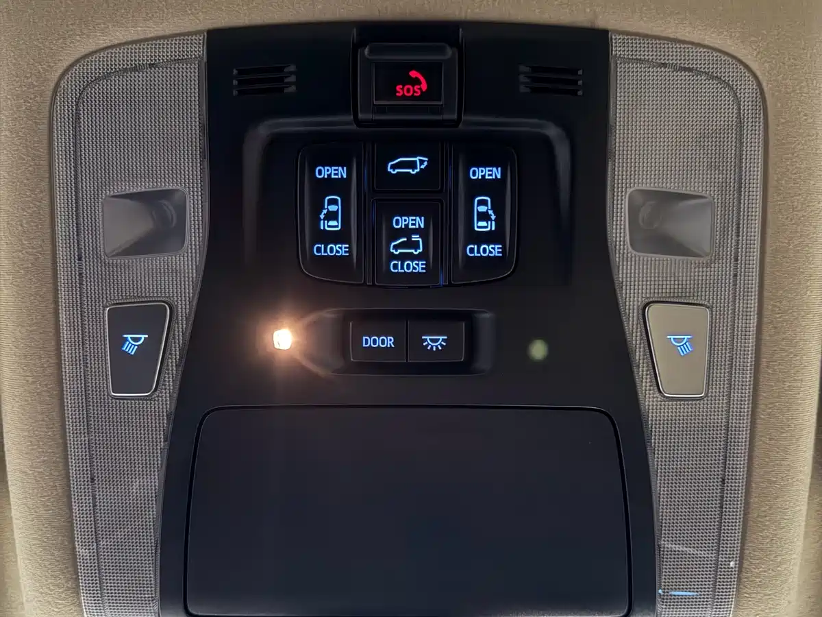 Toyota Alphard 2021 Hybrid 2.5L Luxury фото 20