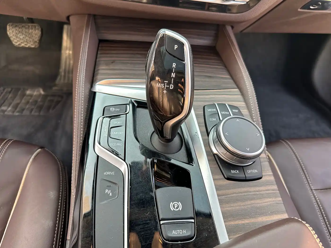 BMW 5 Series New Energy 2020 530Le Luxury Package фото 9