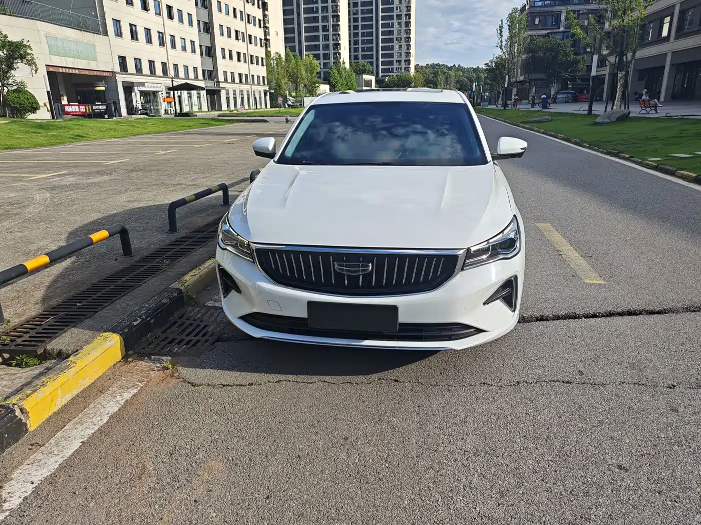 Фото 2 - Geely Emgrand