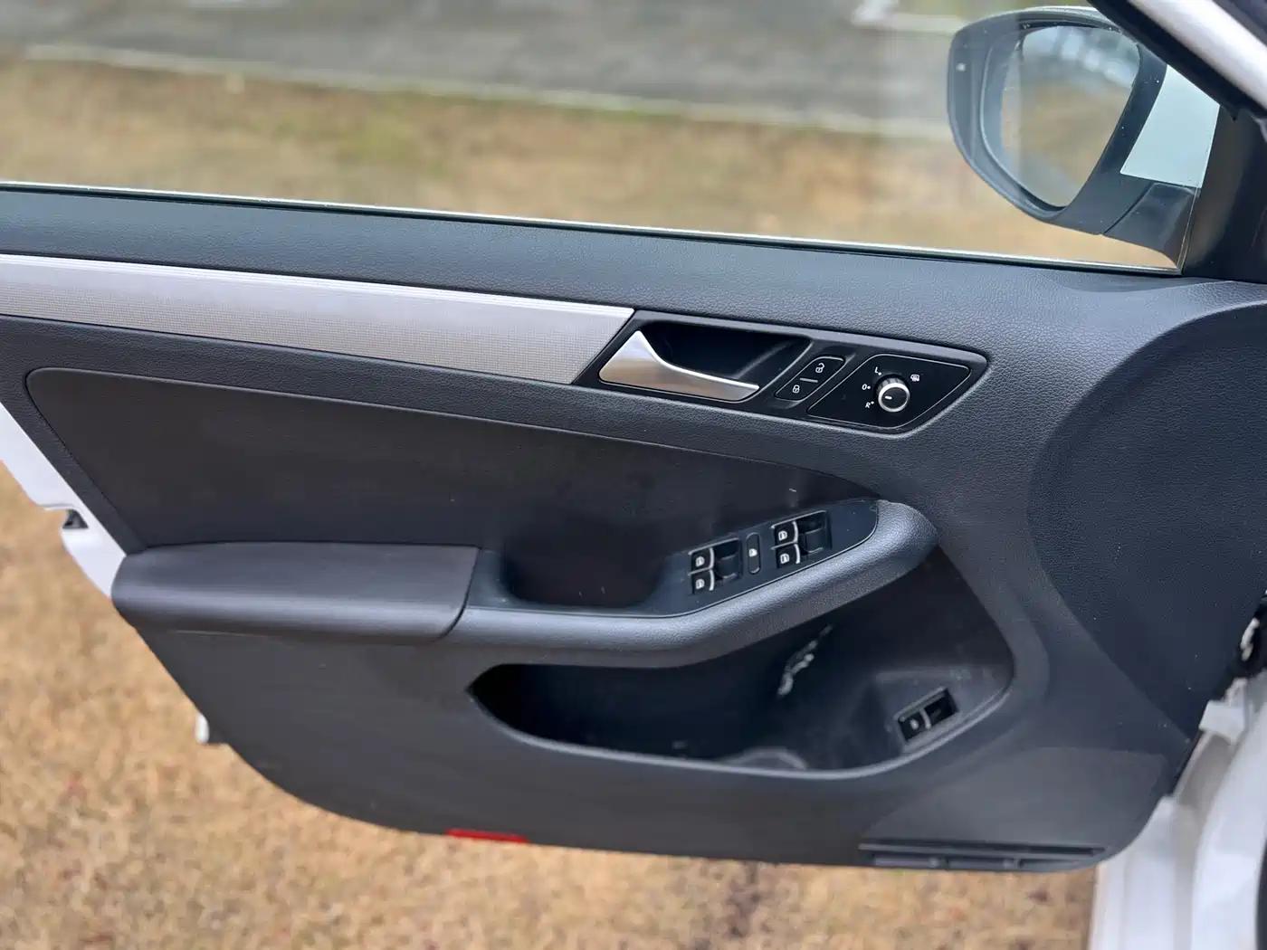 Volkswagen Sagitar 2012 1.6L Automatic Comfort Type фото 15