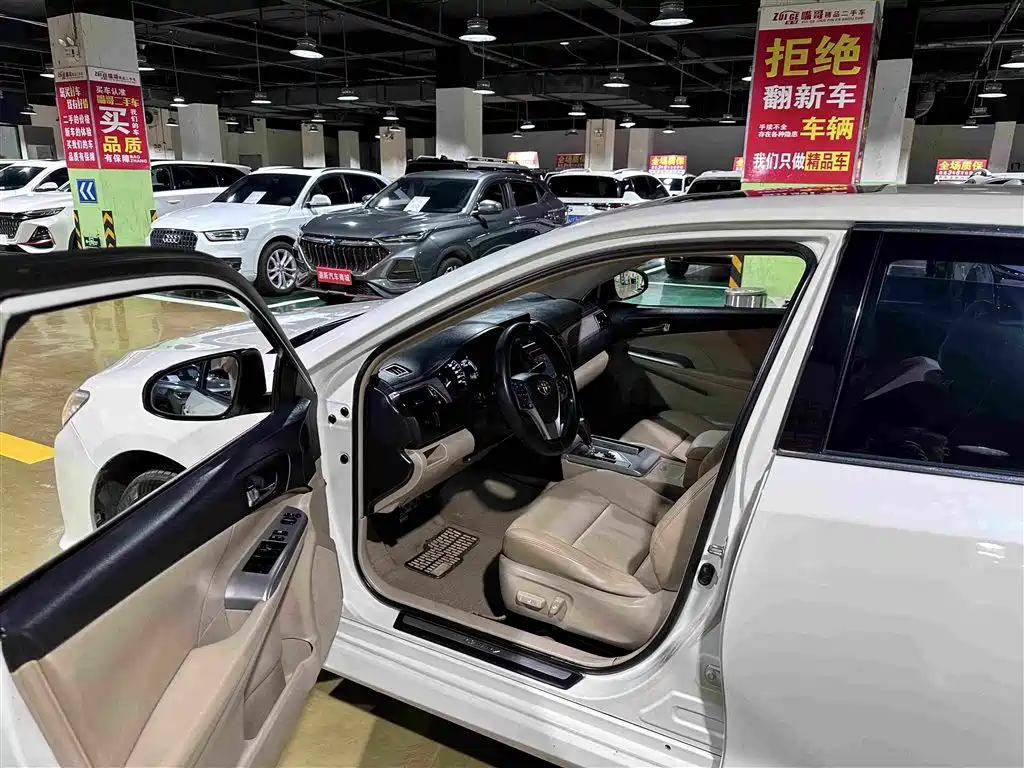 Фото 4 - Toyota Camry