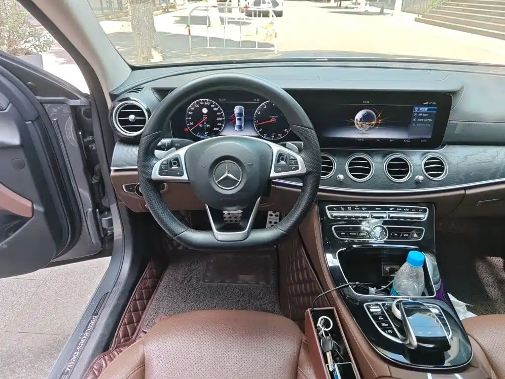 Фото 6 - Mercedes-Benz E-Class
