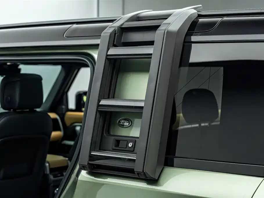 Land Rover Defender 2023 Facelift 110 3.0T P400 X-DYNAMIC HSE фото 36