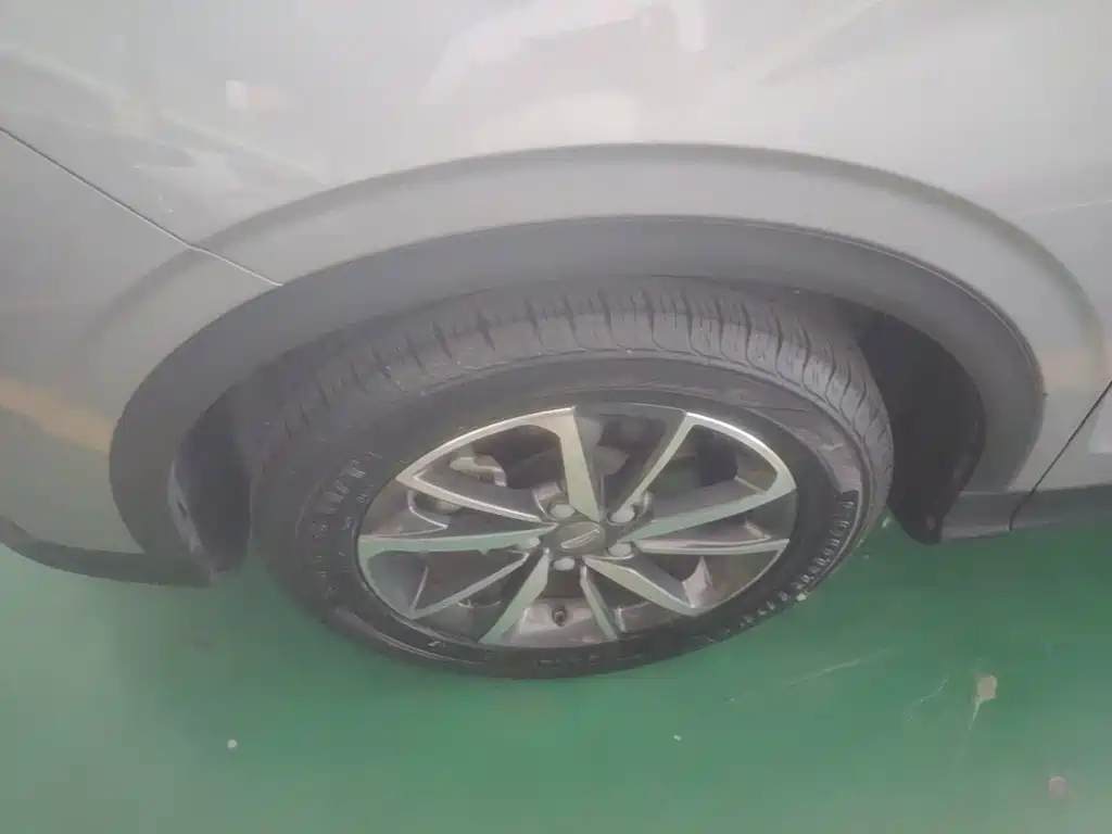 Фото 23 - Geely Coolray