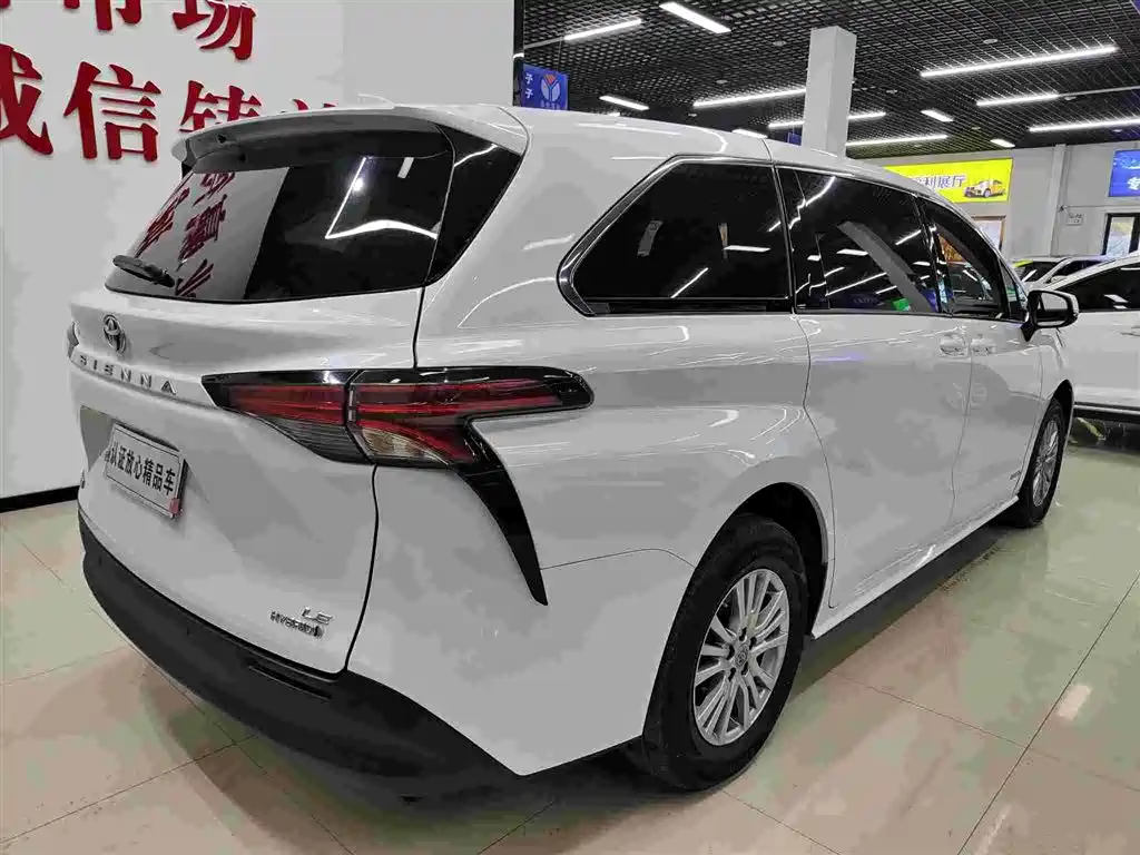 Toyota Sienna 2021 2.5L Hybrid Comfort Edition фото 4