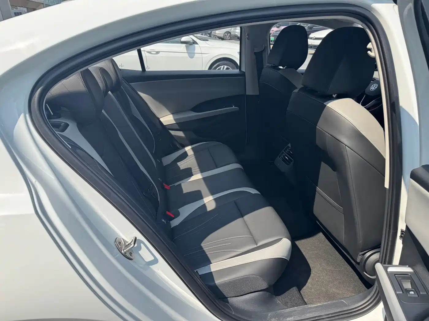 Volkswagen Sagitar, миниатюра 6