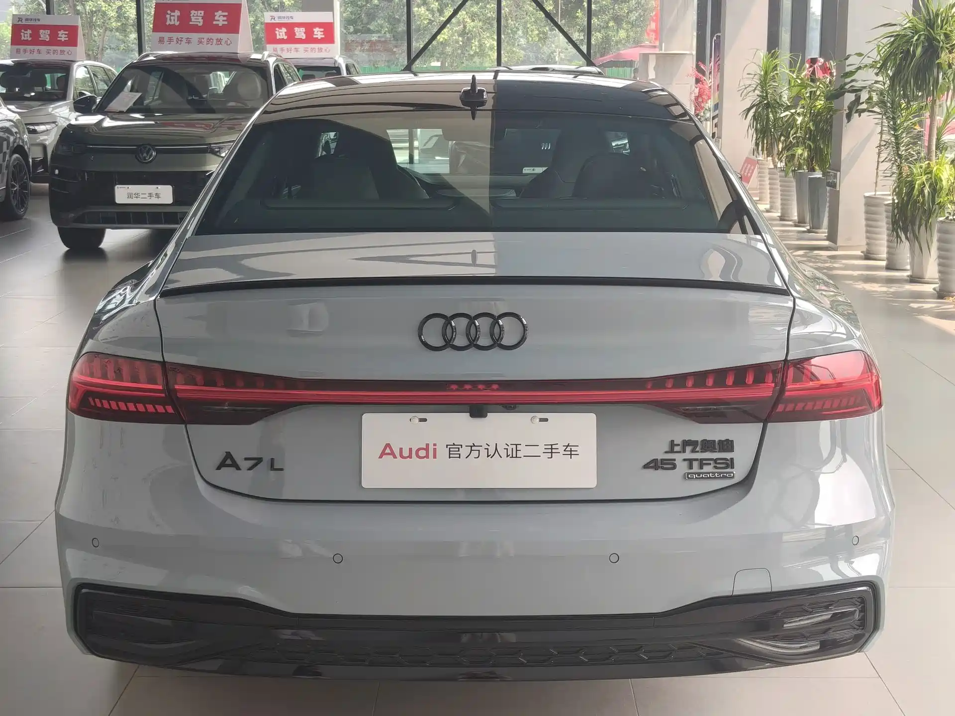 Фото 4 - Audi A7L