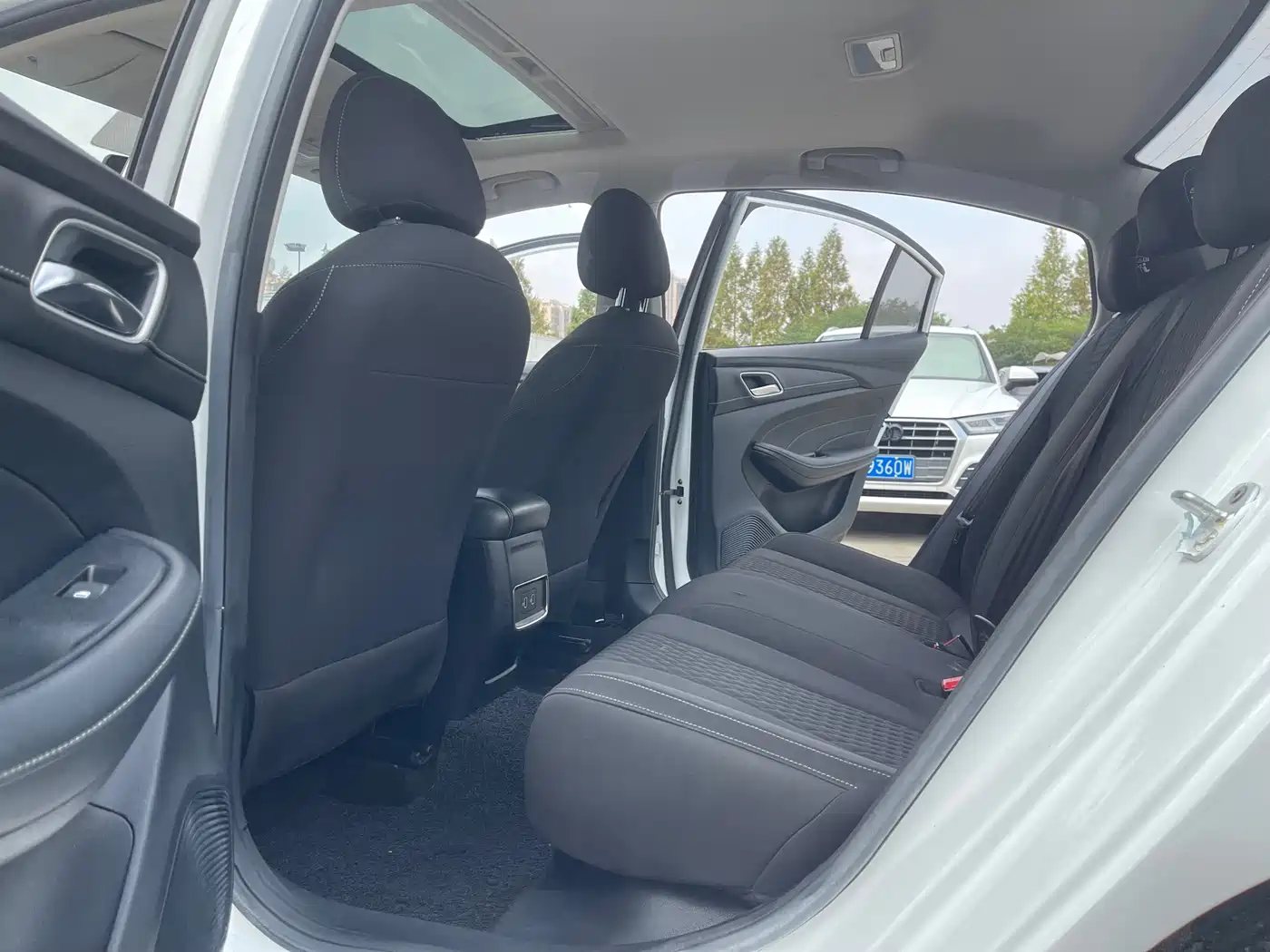 Roewe i5 2019 2019 1.5L Automatic 4G Connected LingHao Version