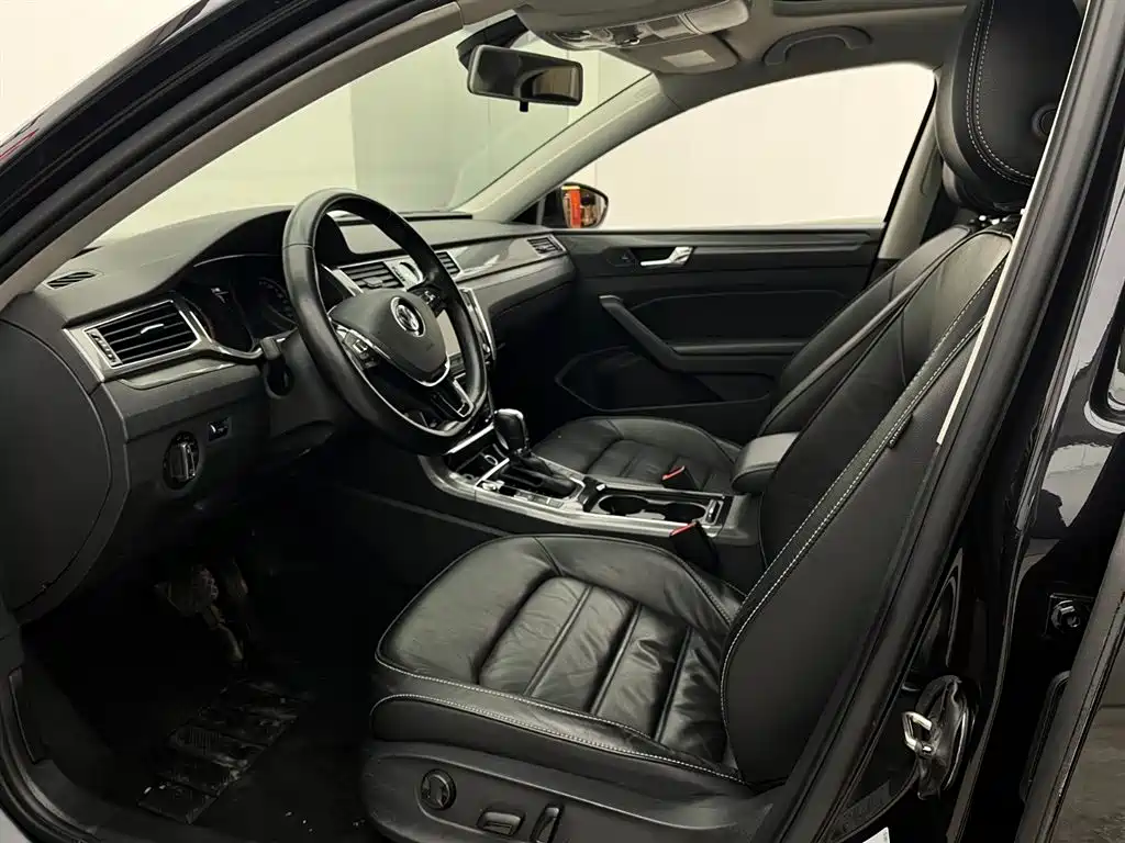 Volkswagen Passat 2017 330TSI DSG Prestige фото 8
