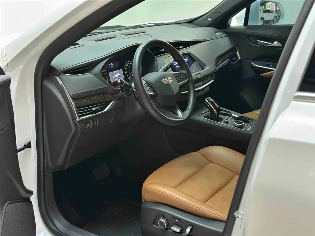 Cadillac XT4 2022 28T FWD Premium фото 10