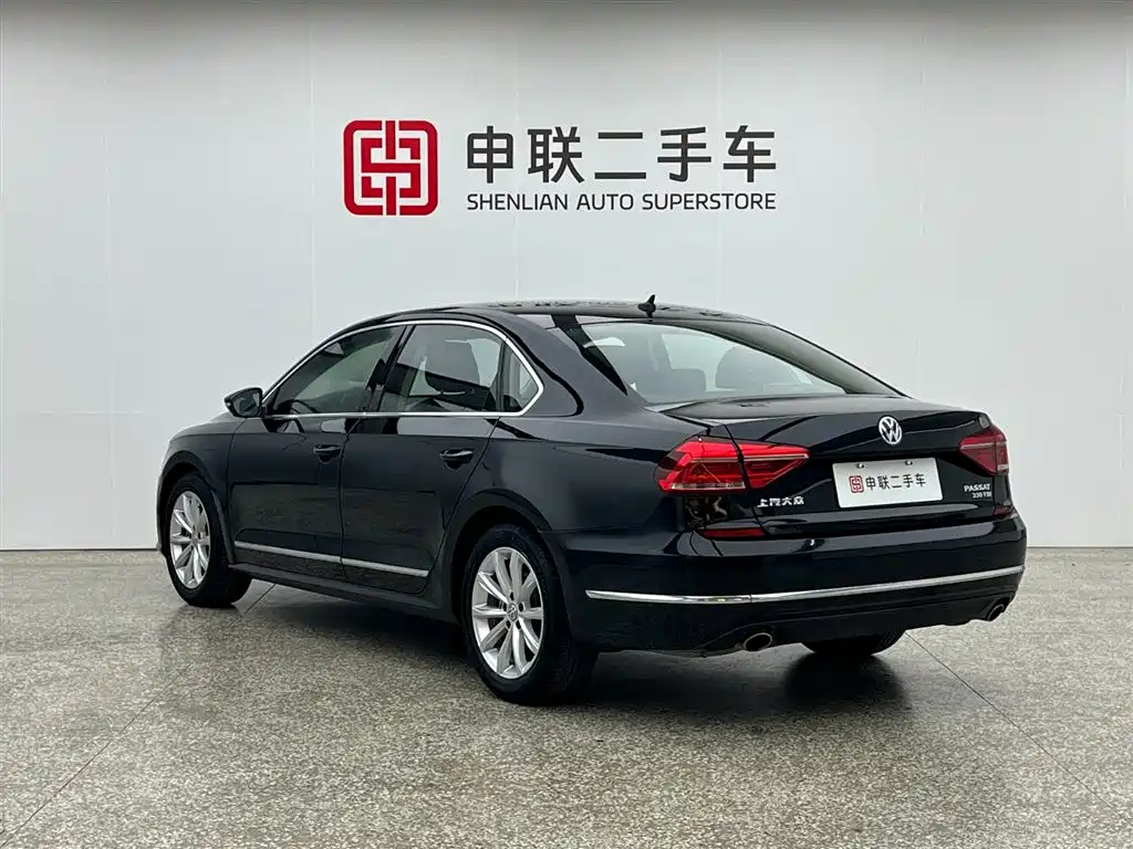 Volkswagen Passat 2017 330TSI DSG Prestige фото 3