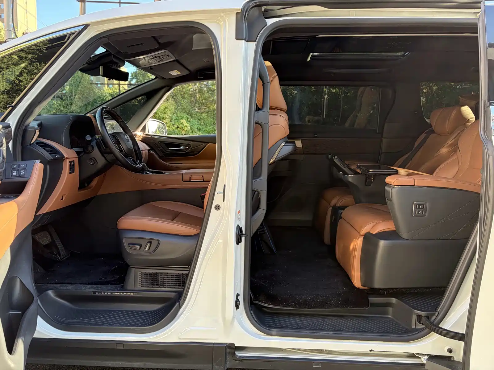 Фото 35 - Toyota Vellfire