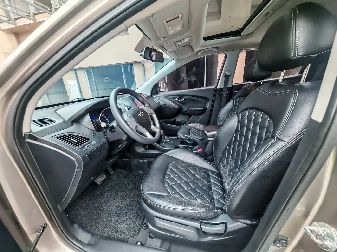 Hyundai Beijing Hyundai ix35 2015 2.0L Automatic 2WD Comfort China IV фото 4